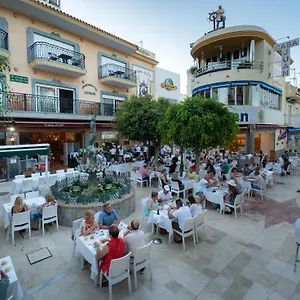 https://apartamentos-leonor-carihuela.es-andalucia.com